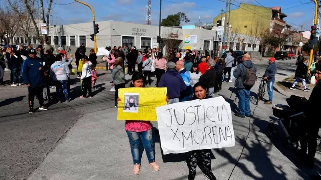 Aaron Ferreira: "Llevé a mi hermanita al colegio y cuando volví pasó la moto a las chapas, un Falcon siguiendolos y cuando doblé en la esquina vi a la chica en el piso sufriendo"