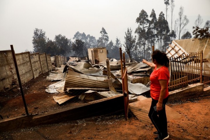 Incendios consumen 8.000 hectáreas en Chile y el Gobierno amplía la zona de catástrofe