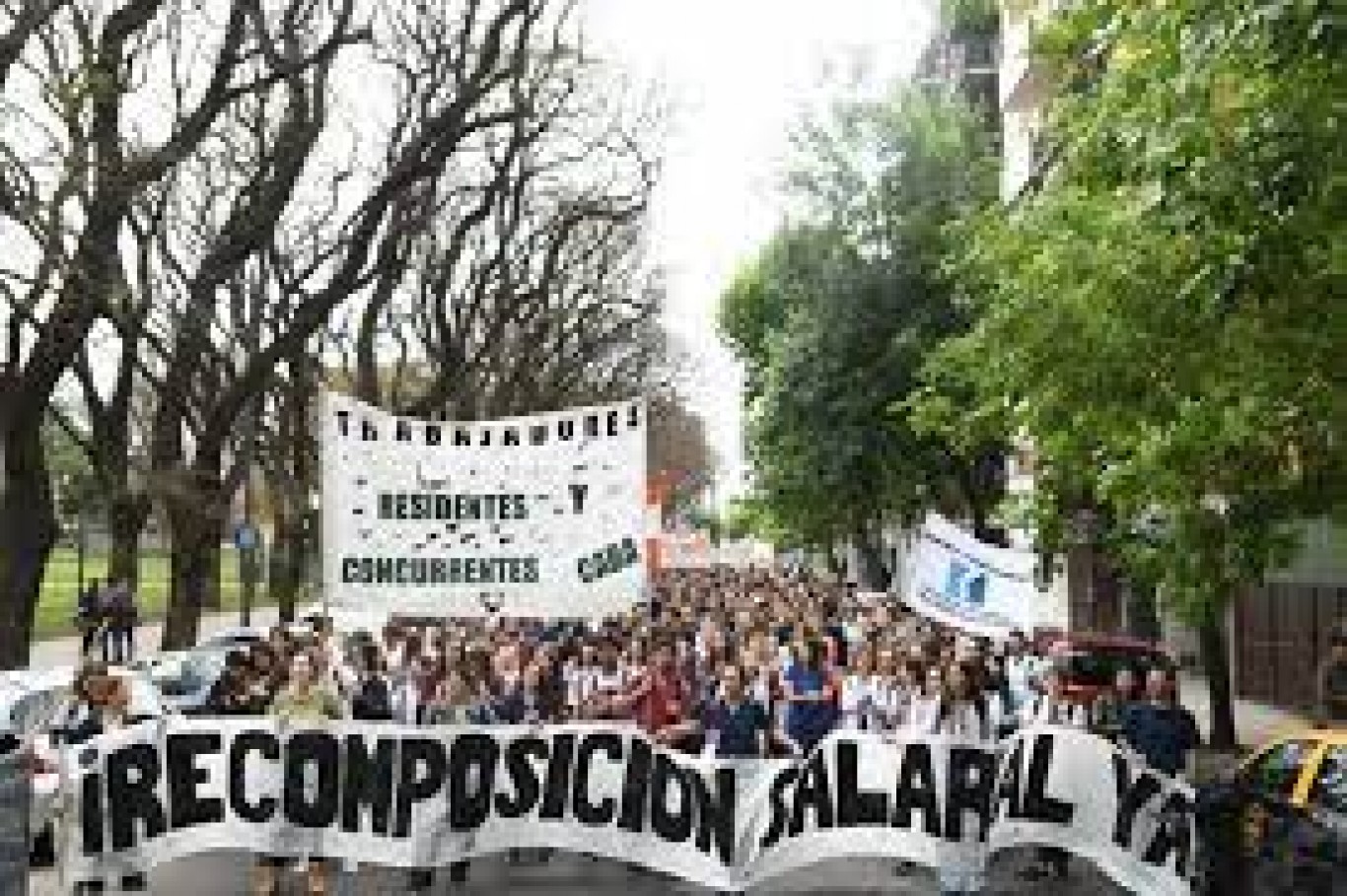 Manifestación de médicos residentes: "¿La plata no está o no nos quieren poner en el lugar que nos corresponden?