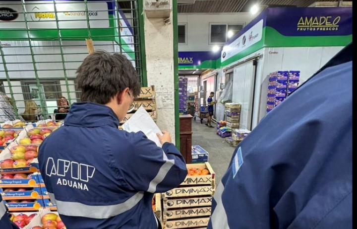 Operativo de Policía Aduanera en el Mercado Central