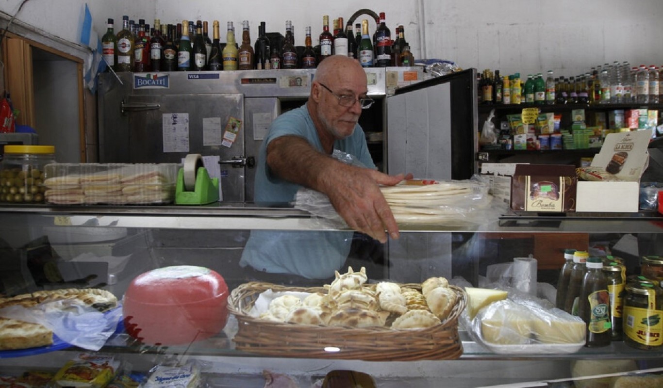 "Los grandes monopolios son los que nos manejan el mercado"